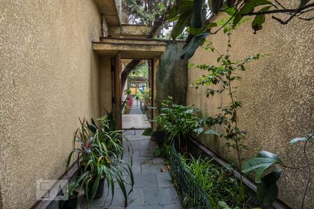 Casa à venda com 267m², 4 quartos e 2 vagasCorredor 