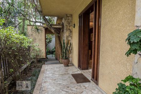 Entrada  de casa à venda com 4 quartos, 267m² em Campo Belo, São Paulo