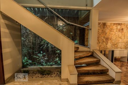 Casa à venda com 267m², 4 quartos e 2 vagasEscada