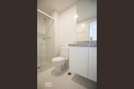 Banheiro social de apartamento para alugar com 1 quarto, 44m² em Pinheiros, São Paulo