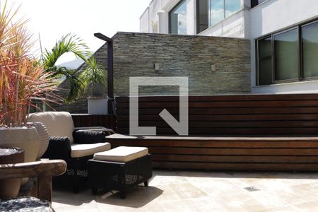 Apartamento para alugar com 240m², 3 quartos e 3 vagasPiscina