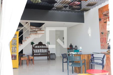 Sala de apartamento para alugar com 3 quartos, 240m² em Barra da Tijuca, Rio de Janeiro