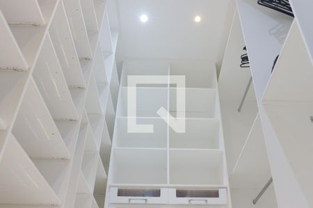 Apartamento para alugar com 240m², 3 quartos e 3 vagasCloset