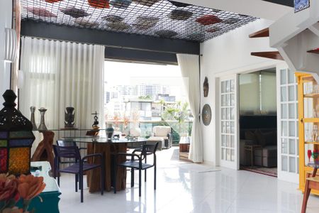 Sala de apartamento para alugar com 3 quartos, 240m² em Barra da Tijuca, Rio de Janeiro