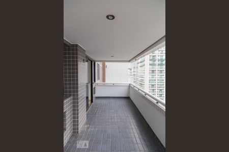 Apartamento para alugar com 108m², 3 quartos e 2 vagasVaranda