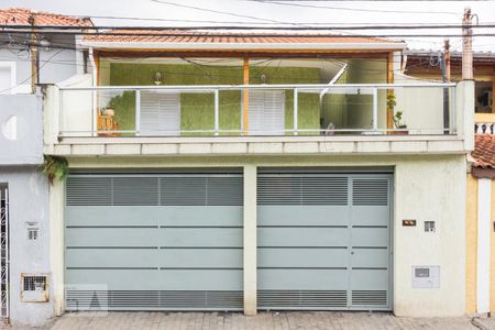 Casa à venda com 120m², 3 quartos e 2 vagas Casa à venda com 120m², 3 quartos e 2 vagasFachada