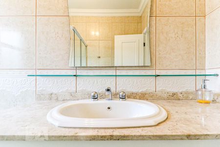 Casa para alugar com 216m², 4 quartos e 2 vagasBanheiro