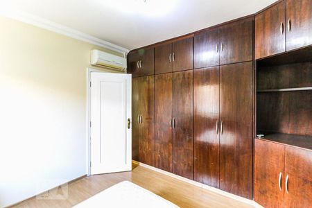 Casa para alugar com 216m², 4 quartos e 2 vagasSuíte 2