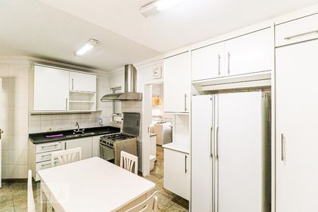 Casa para alugar com 216m², 4 quartos e 2 vagasCozinha