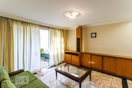 Casa para alugar com 216m², 4 quartos e 2 vagasSala