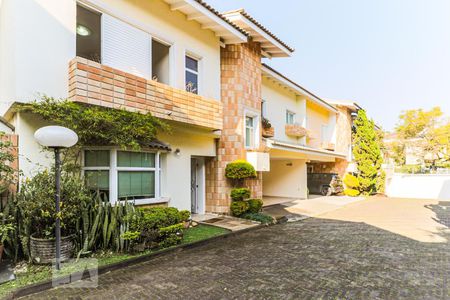 Casa para alugar com 216m², 4 quartos e 2 vagasFachada