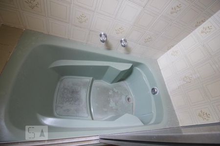 Apartamento à venda com 147m², 4 quartos e 3 vagasBanheira