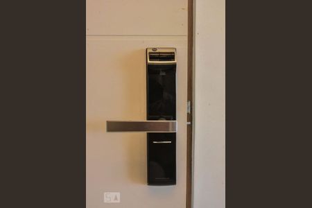 Porta eletrônica de apartamento para alugar com 1 quarto, 55m² em Vila Gertrudes, São Paulo