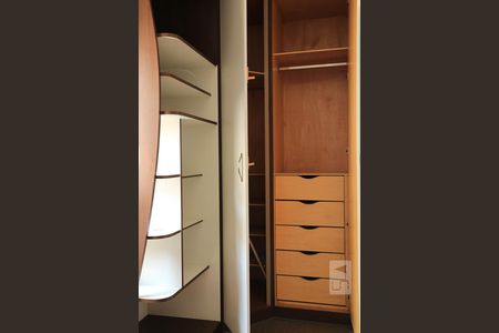 Apartamento à venda com 90m², 3 quartos e 2 vagasArmário da suíte