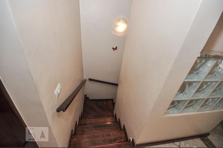 Apartamento para alugar com 246m², 3 quartos e 2 vagasCorredor - Escada de Acesso aos Quartos