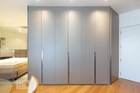 Armário de apartamento para alugar com 1 quarto, 61m² em Vila Olímpia, São Paulo