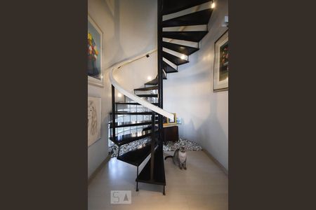 Escada de apartamento para alugar com 3 quartos, 367m² em Vila Morumbi, São Paulo