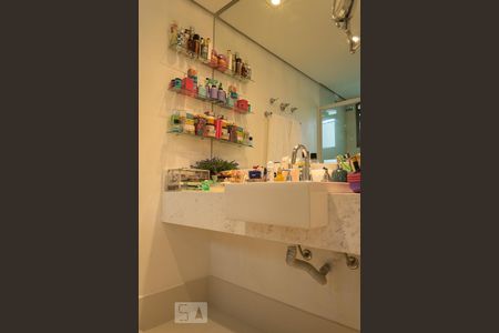 Apartamento para alugar com 240m², 4 quartos e 3 vagasBanheiro suíte 2