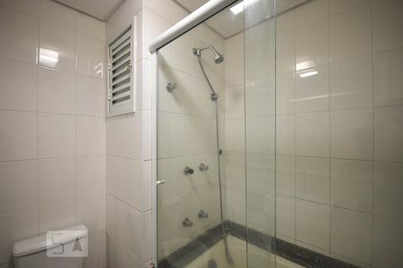 Apartamento para alugar com 106m², 2 quartos e 2 vagasDetalhe do banheiro suíte 