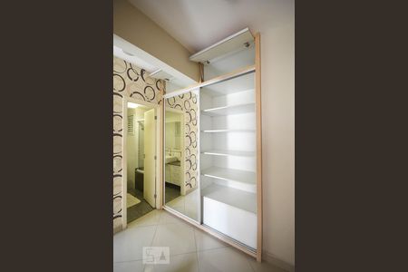 Apartamento para alugar com 106m², 2 quartos e 2 vagasArmário da suíte 