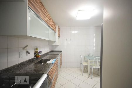 Apartamento para alugar com 106m², 2 quartos e 2 vagasCozinha