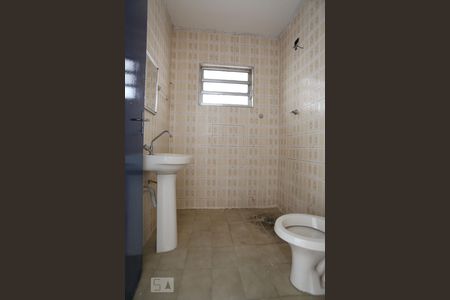 Banheiro de casa para alugar com 2 quartos, 150m² em Km 18, Osasco