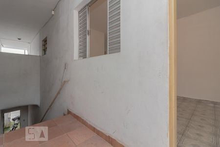 Entrada de casa para alugar com 2 quartos, 150m² em Km 18, Osasco