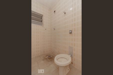 Banheiro de casa para alugar com 2 quartos, 150m² em Km 18, Osasco