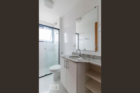Banheiro de apartamento para alugar com 1 quarto, 40m² em Santa Terezinha, São Bernardo do Campo