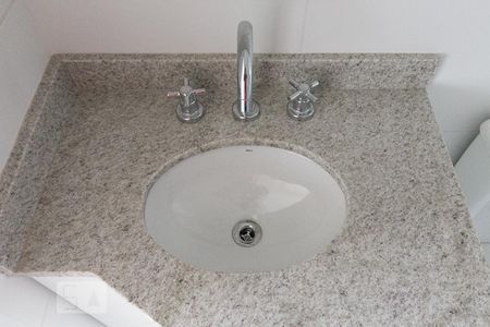 Apartamento à venda com 59m², 2 quartos e 1 vagaDetalhe do banheiro da suíte