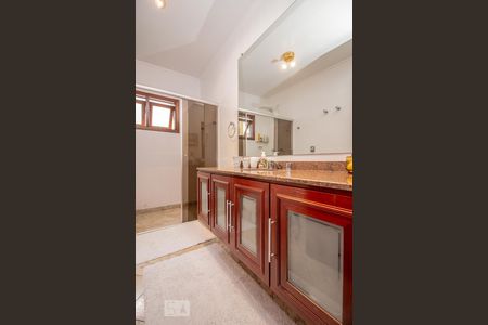 Casa de condomínio à venda com 450m², 5 quartos e 4 vagasBanheiro 2