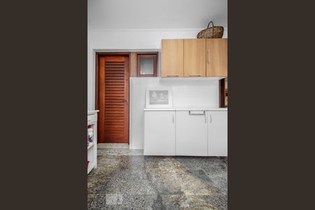 Casa de condomínio à venda com 450m², 5 quartos e 4 vagasÁrea de serviço