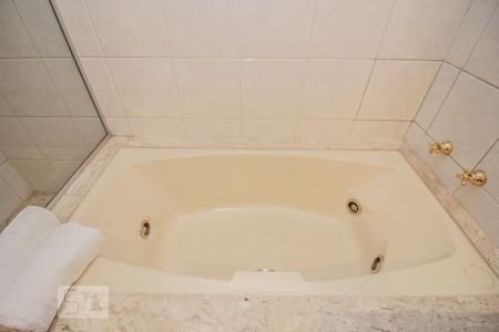 Casa de condomínio à venda com 450m², 5 quartos e 4 vagasSuíte 3