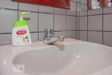 Casa de condomínio à venda com 450m², 5 quartos e 4 vagasBanheiro 1