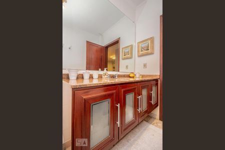 Casa de condomínio à venda com 450m², 5 quartos e 4 vagasBanheiro 2