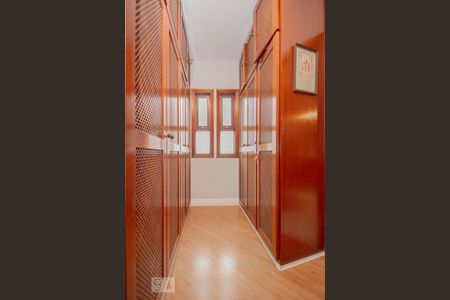Casa de condomínio à venda com 450m², 5 quartos e 4 vagasCloset da suíte 3