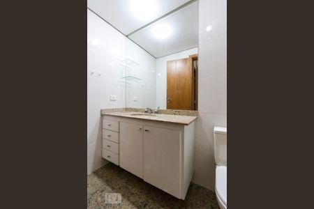 Apartamento para alugar com 150m², 3 quartos e 4 vagasBanheiro Suíte 2 