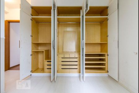 Apartamento para alugar com 150m², 3 quartos e 4 vagasArmários Quarto Suíte 3 