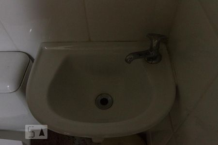 Apartamento para alugar com 150m², 3 quartos e 4 vagasPia do Banheiro de Serviço 
