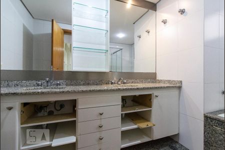 Apartamento para alugar com 150m², 3 quartos e 4 vagasBanheiro Suíte 1 