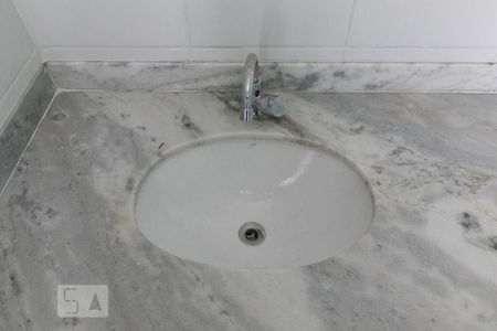 Detalhe do banheiro de apartamento para alugar com 1 quarto, 46m² em Aclimação, São Paulo