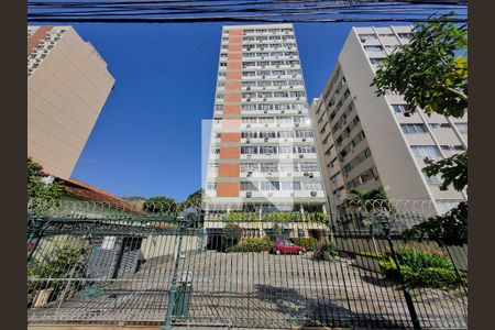 Apartamento à venda com 95m², 3 quartos e 1 vaga Apartamento à venda com 95m², 3 quartos e 1 vagaFachada