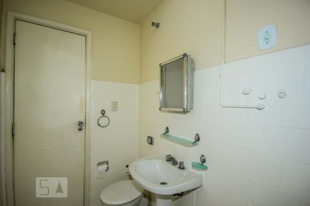 Banheiro de kitnet/studio para alugar com 1 quarto, 40m² em Copacabana, Rio de Janeiro