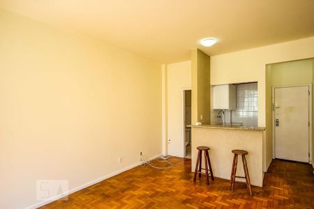 Sala de kitnet/studio para alugar com 1 quarto, 40m² em Copacabana, Rio de Janeiro