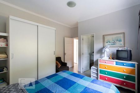 Casa à venda com 200m², 4 quartos e 2 vagasQuarto 3 (suíte)