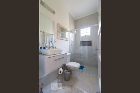 Banheiro social de casa para alugar com 4 quartos, 200m² em Planalto Paulista, São Paulo