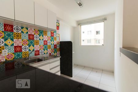 Cozinha de apartamento à venda com 2 quartos, 57m² em Planalto, Belo Horizonte