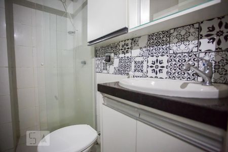 Banheiro de kitnet/studio para alugar com 1 quarto, 28m² em Asa Norte, Brasília