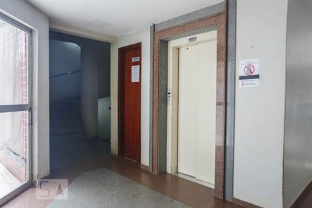 Studio para alugar com 28m², 1 quarto e sem vaga Studio para alugar com 28m², 1 quarto e sem vagaHall do elevador