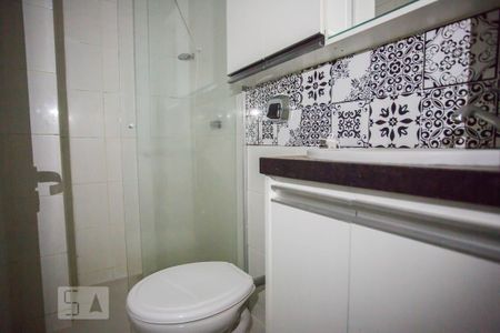 Banheiro de kitnet/studio para alugar com 1 quarto, 28m² em Asa Norte, Brasília